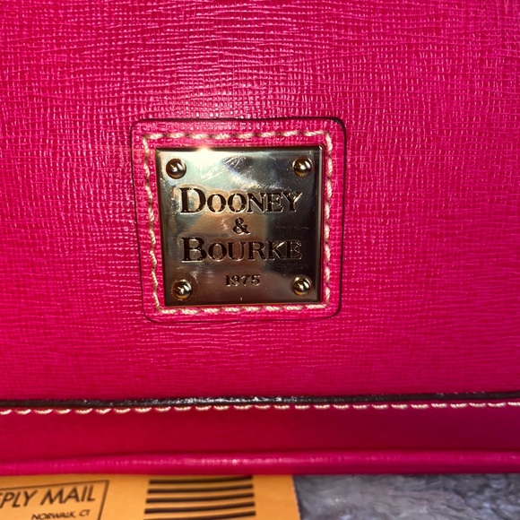 🚨 Authentic Dooney and Bourke Satchel🚨 - Picture 2 of 8